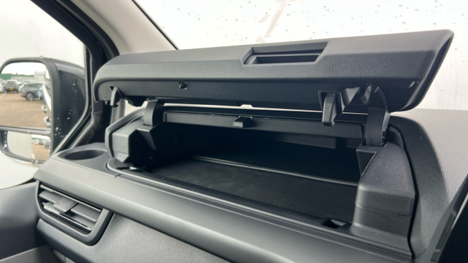 Ford Transit Custom 320 L1 Petrol Fwd 2.5 PHEV 232ps H1 Double Cab Van Sport Auto [NI] - Image 19